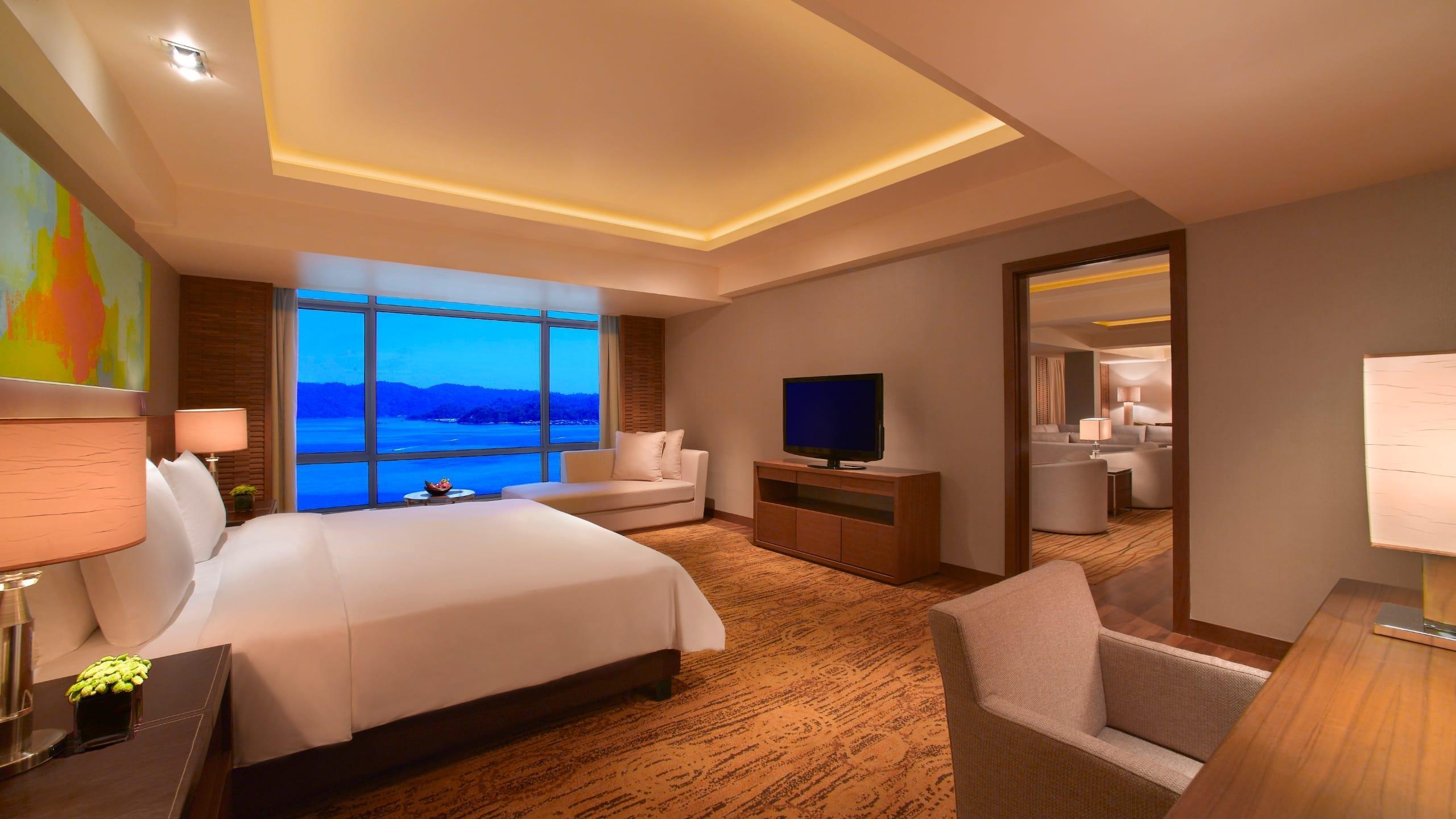 Hyatt Regency Kinabalu Hotel Kota Kinabalu Ngoại thất bức ảnh A bedroom at the hotel