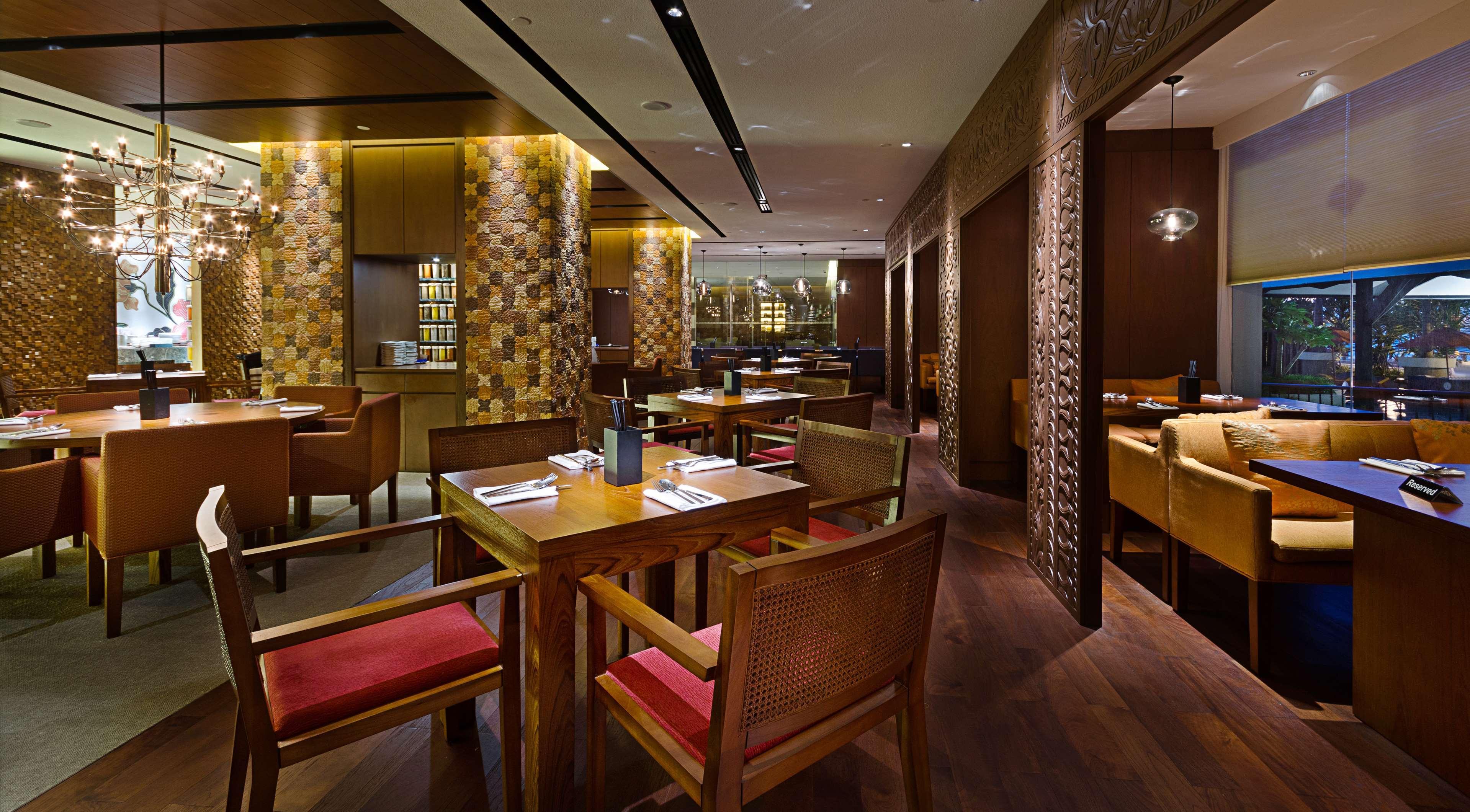 Hyatt Regency Kinabalu Hotel Kota Kinabalu Ngoại thất bức ảnh The interior of a restaurant in Singapore
