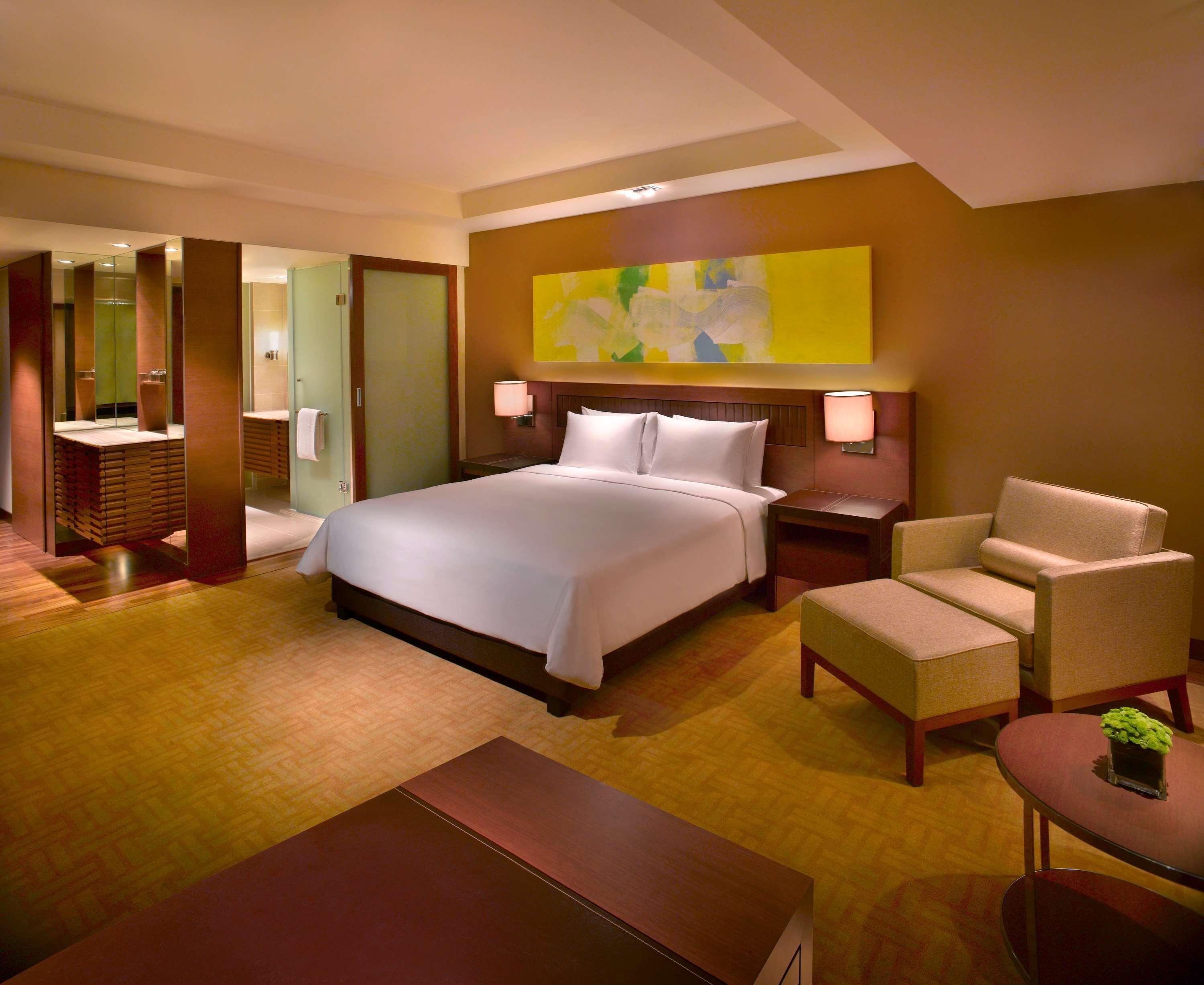 Hyatt Regency Kinabalu Hotel Kota Kinabalu Ngoại thất bức ảnh A room at the hotel