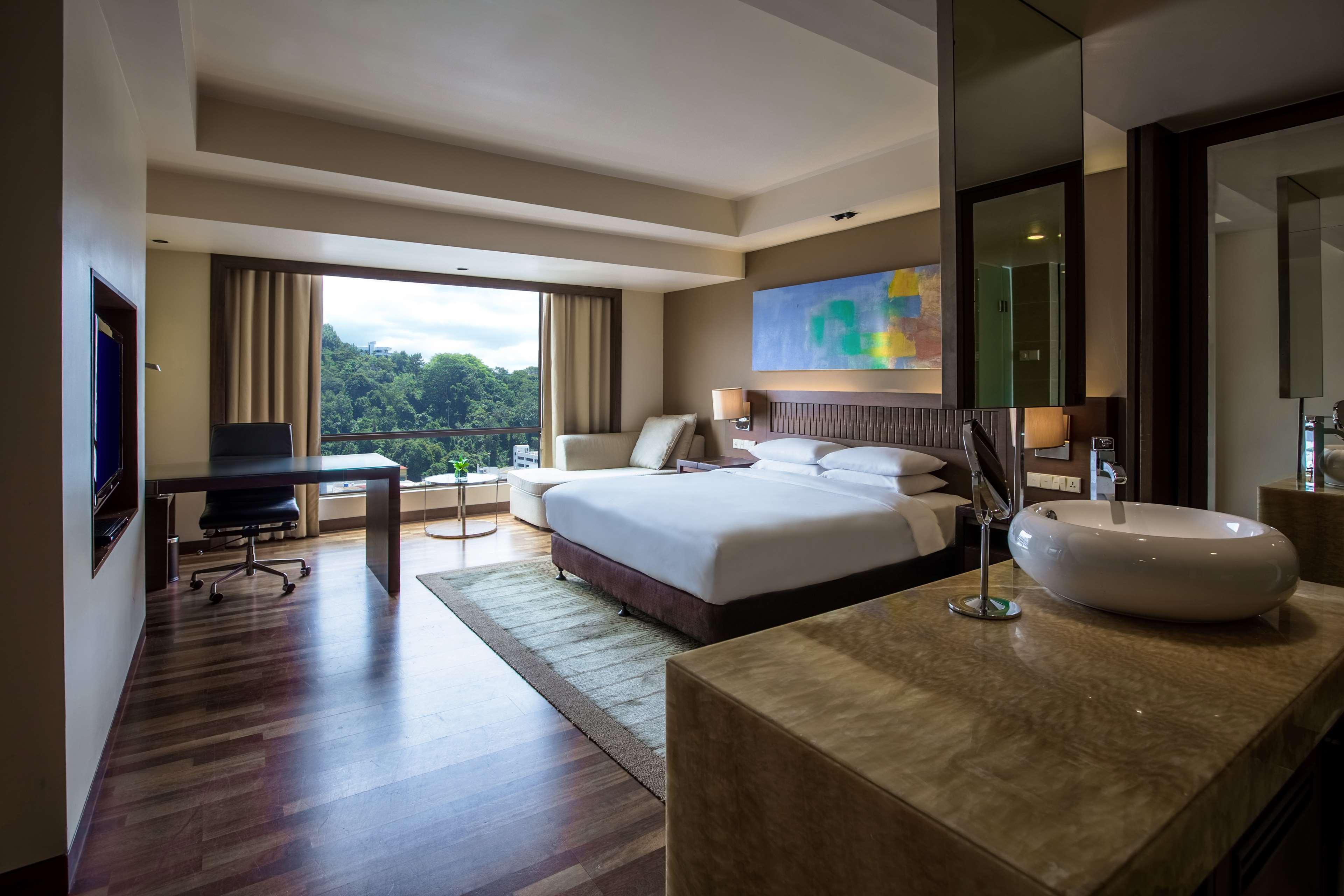 Hyatt Regency Kinabalu Hotel Kota Kinabalu Ngoại thất bức ảnh Deluxe Room